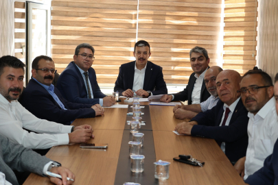 AK PARTİ AKSARAY’DA YATIRIMLARI MASAYA YATIRDI: KÖYLERDEN İLÇELERE HİZMET SEFERBERLİĞİ