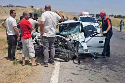 AKSARAY’DA OTOMOBİL İLE KAMYONETİN ÇARPIŞTIĞI KAZADA 1 KİŞİ HAYATINI KAYBETTİ, 3 KİŞİ YARALANDI
