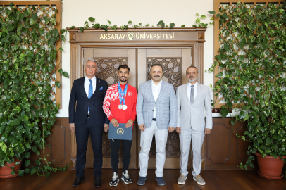 Rektör Arıbaş’tan Dünya İkincisi Olan ASÜ’lü Milli Sporcuya Teşekkür Belgesi