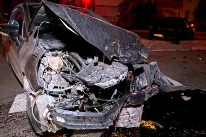 Aksaray’da Trafik Kazası: Araçlar Hurdaya Döndü, Yaralanan Yok