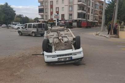 Aksaray’da Kavşakta Korkutan Kaza: Otomobil Takla Attı, Sürücü Sağ Çıktı