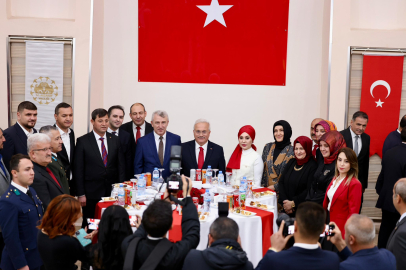 “Cumhuriyet Fazilettir, Vefadır, Birliktir”