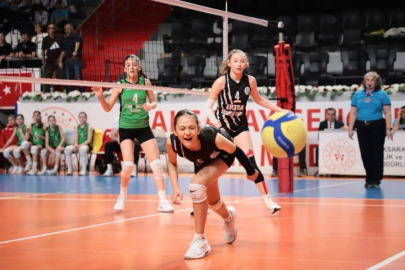 KÜÇÜK VOLEYBOLCULARIN ŞAMPİYONLUK MÜCADELESİ AKSARAY’DA