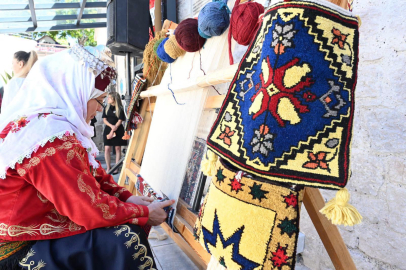 AKMEK Kursiyerlerinin El Emeği Eserleri "Anadolu Motifleri ile Türkiye Yüzyılı" Sergisinde Buluştu