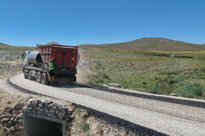 Aksaray'da Bebek ve Göksügüzel Köyleri Arasındaki Yol Asfaltlanıyor