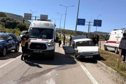 Güzelyurt'ta Trafik Kazası: Otomobil Minibüse Çarptı, 8 Kişi Yaralandı