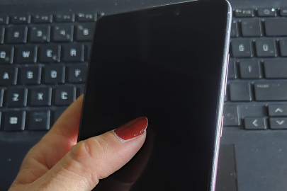 MESAİDE TELEFON KULLANANA MAAŞ KESİNTİSİ ŞOKU