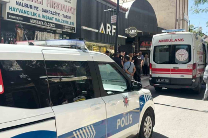 Aksaray’da alkollü şahıs hırdavatçıdan aldığı bıçakla kendini yaraladı