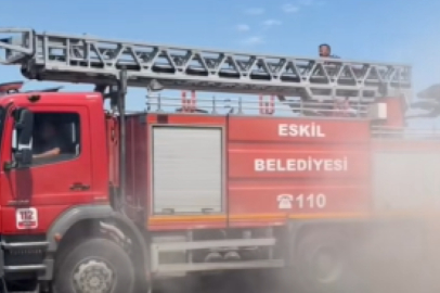 Eskil’de tonlarca saman balyası yangında kullanılamaz hale geldi