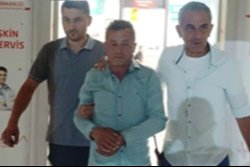 Aksaray’da parkta bıçaklı kavga: Husumetlisini göğsünden yaraladı