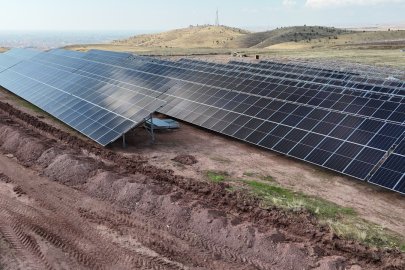 KILIÇASLAN TEPESİ’NDE 3 MW’LIK GES PROJESİNDE PANEL MONTAJLARI BAŞLADI